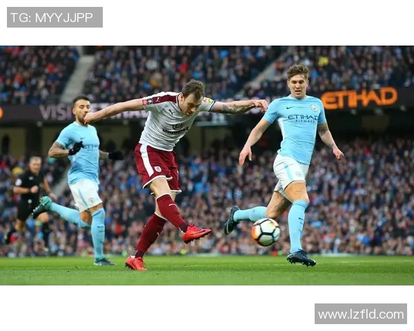 足球明星卡牌斯通斯的传奇之路与球场背后的故事探索 足球明星卡牌斯通斯的传奇之路与球场背后的故事探索